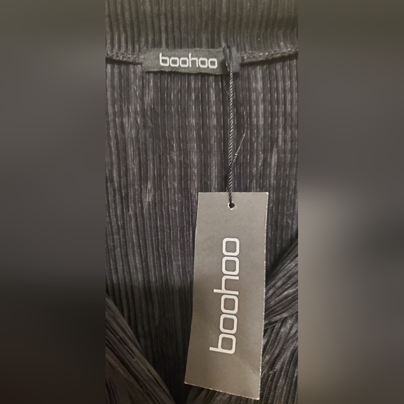 NWT Boohoo Plus Plisse Twisted Shirt. Size 24 - Picture 5 of 11